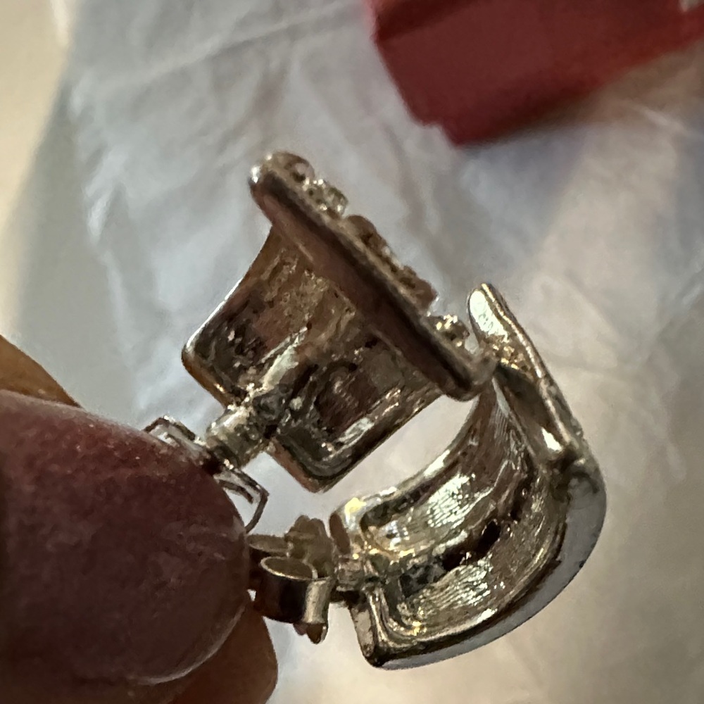 Avon vinegar day to night Earrings - Picture 5 of 10